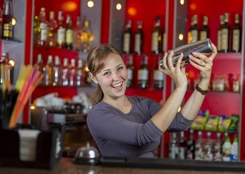 get-bar-skills-behind-real-bar-learn-cocktails